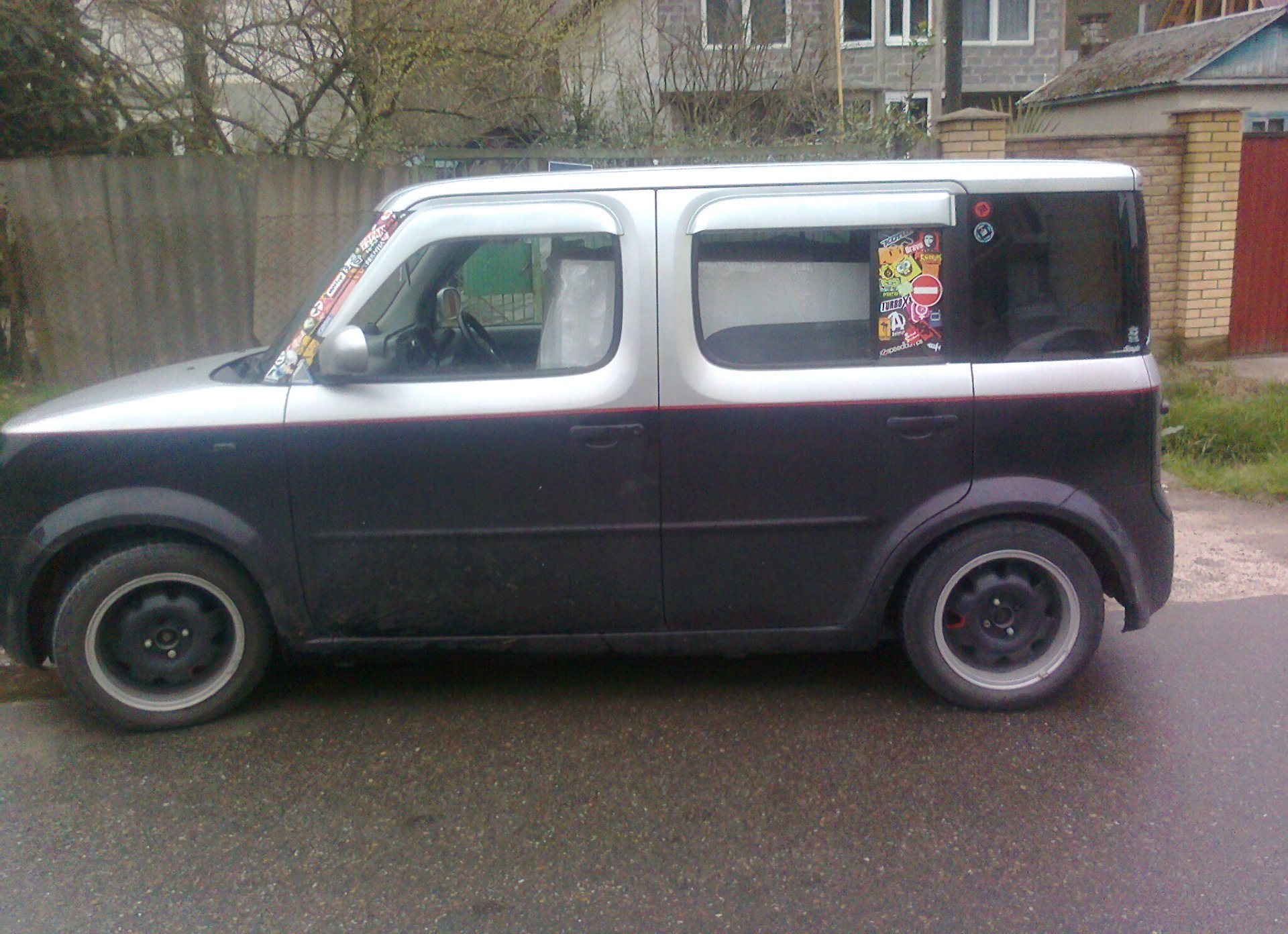 Чем то они похожи.Или просто: ХОЛОДИЛЬНИК! — Nissan Cube II, 1,4 л, 2004  года | аксессуары | DRIVE2