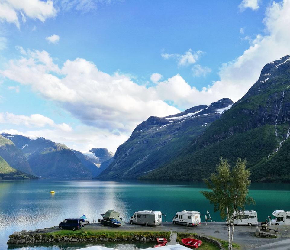 Норвегия 🇳 🇴: озеро Lovatnet и ледник Bødalsbreen в национальном парке Jo...