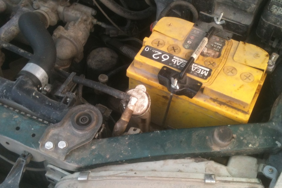 Установка нового АКБ — Mitsubishi Mirage V, 1,8 л, 1999 года ...