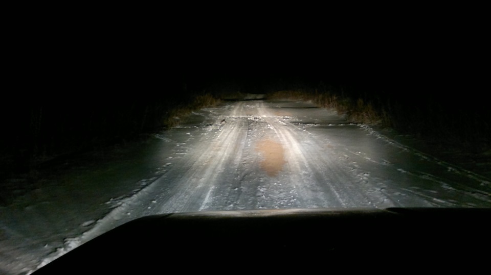 Освар на дальнем. Бьет как прожектор но обочина так и остается темной! — ИЖ Москвич 412