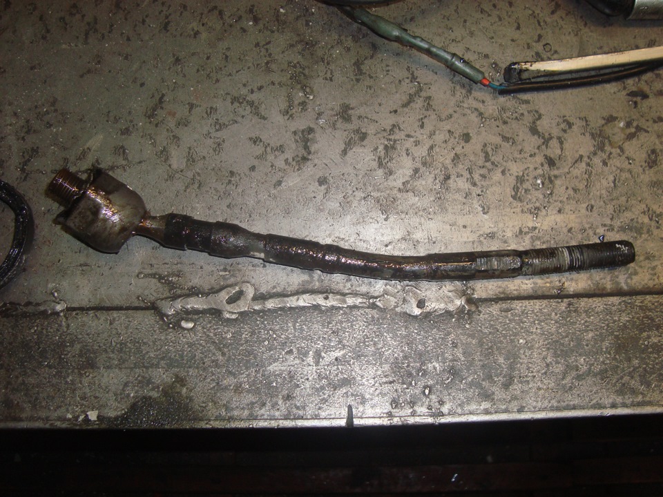 Гнет рулевые тяги. Погнуло рулевую стойку. Погнулся наконечник рулевой тяги. Погнулась рулевая стойка альфа. Погнуло рулевую тягу.