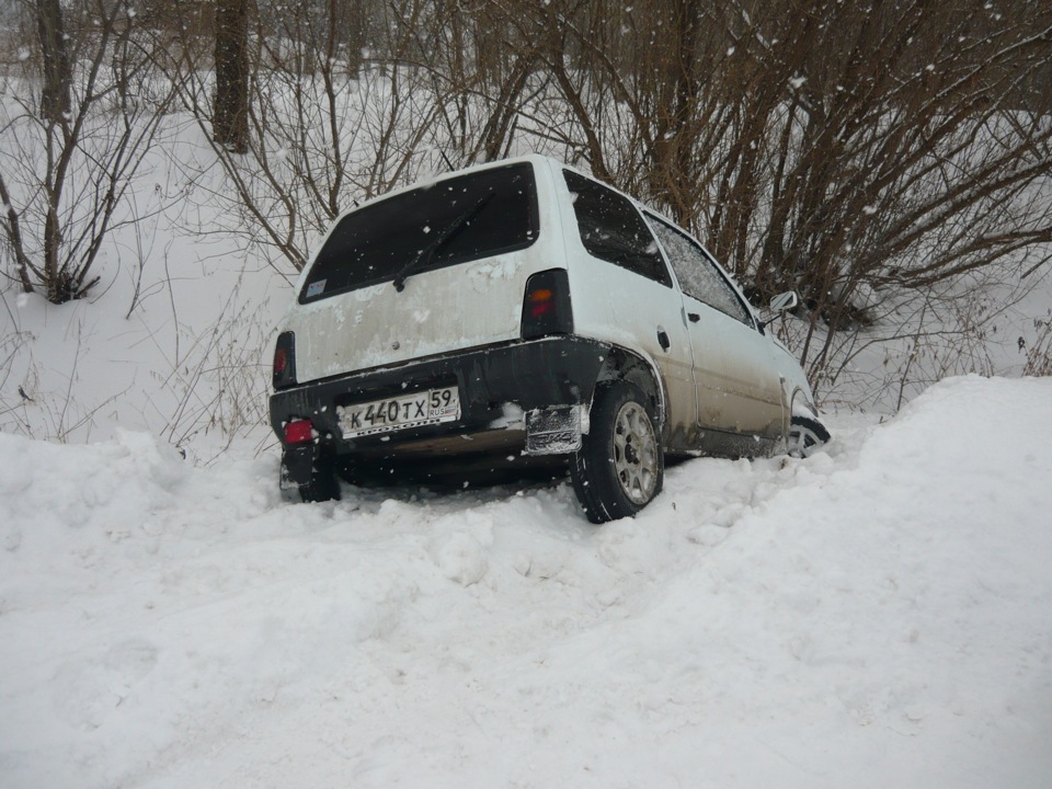 Зимняя ока. Ока зимой. Машина Ока зима. ВАЗ Ока зимой. Ока зимой машина.