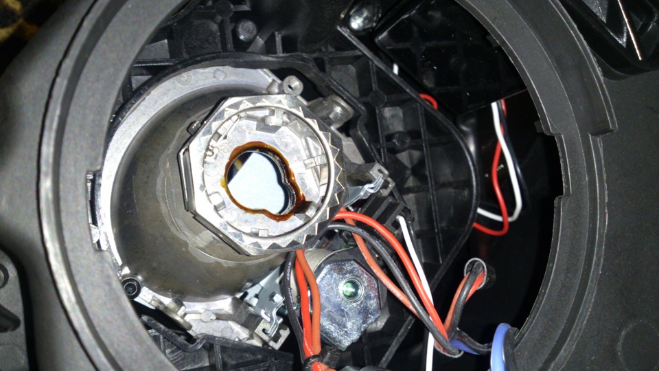 Блок фара дэу нексия n150 разбор. Открывающиеся фары. Как открыть фару. Печь для открытия фар. Фары форд фокус 3.