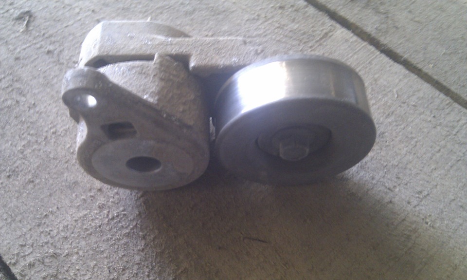 Замена ремня навесных агрегатов и роликов — Mitsubishi Galant (9G), 2,4 ...