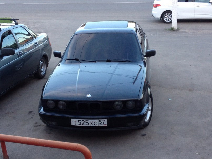 Е34 узкая. БМВ е34 Хелла Блэк. BMW e34 люк. BMW e34 HELLA Black задние. Фары HELLA Black BMW e34.