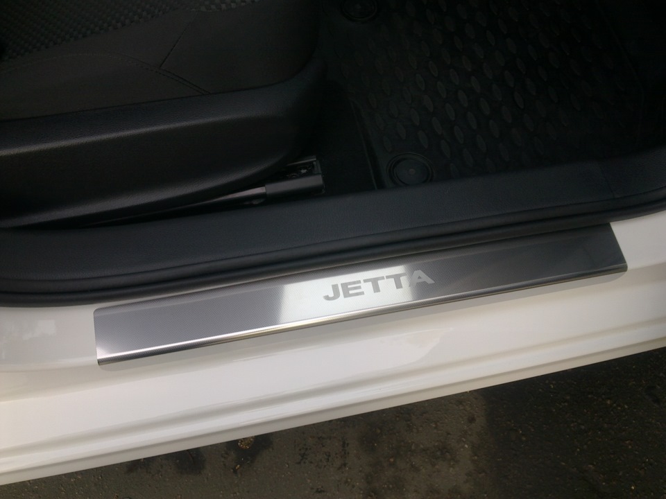 Порог джетта 6. Накладки порогов Джетта 2. Накладки на пороги Volkswagen Jetta 6 Carbon. Накладки на пороги на Фольксваген Джетта 6 1,4. Пороги для VW Jetta 6.