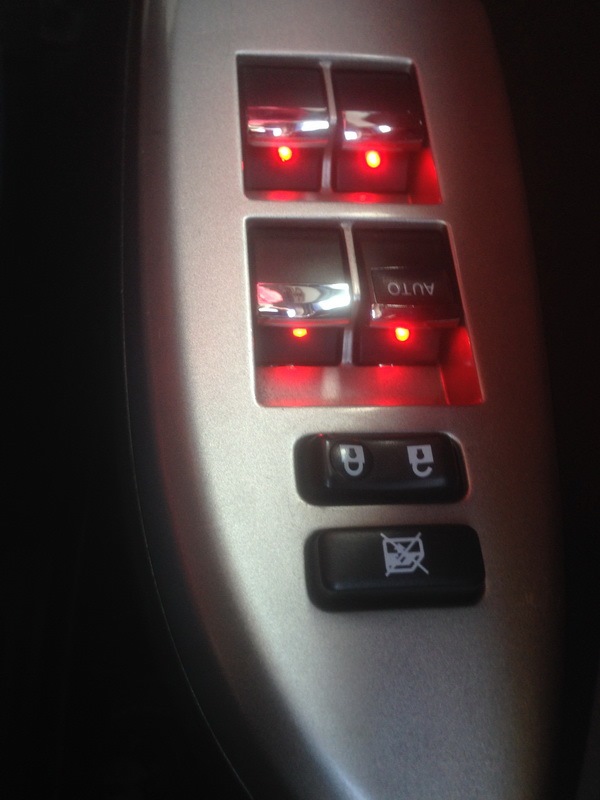 Подсветка кнопок тойота. Подсветка кнопок стеклоподъёмника Corolla 150. Подсветка стеклоподъемников Королла 150 2008. Подсветка стеклоподъемников Королла 150. Подсветка кнопок Тойота рав 4.