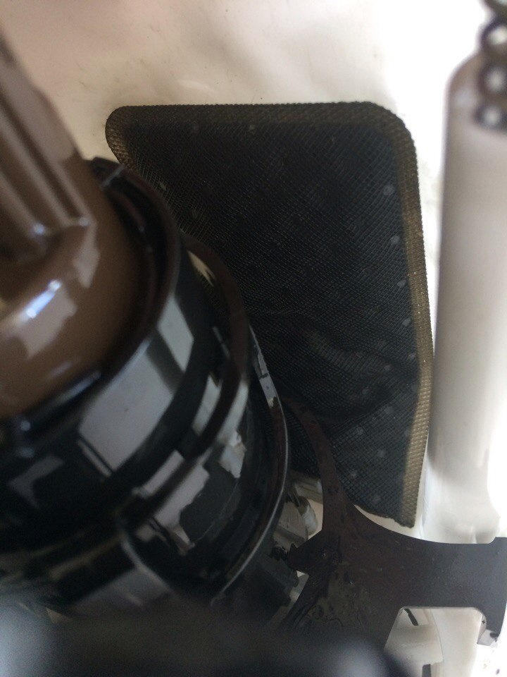 Мойка подкапотного пространства, чистка сеточки бензонасоса — Skoda ...