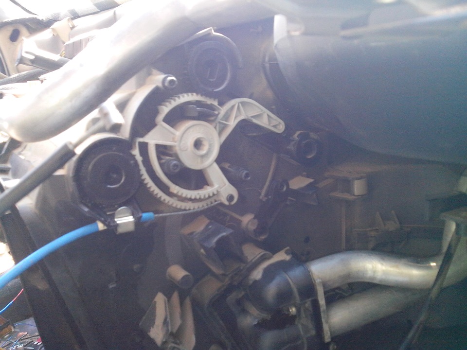 Регулировка заслонок отопителя — Peugeot 605, 3 л, 1990 года | своими ...