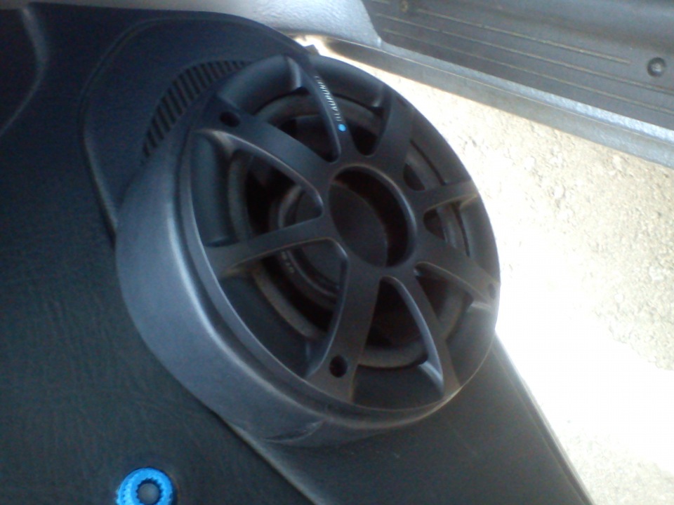 Сегодня кое что доработал в автозвуке и коврики новые купил ) — Mazda ...