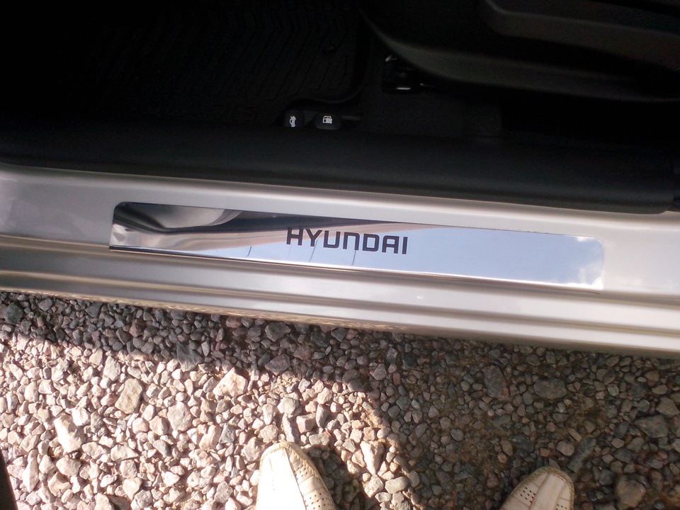 Накладки на пороги — Hyundai Solaris (1G), 1,6 л, 2013 года ...