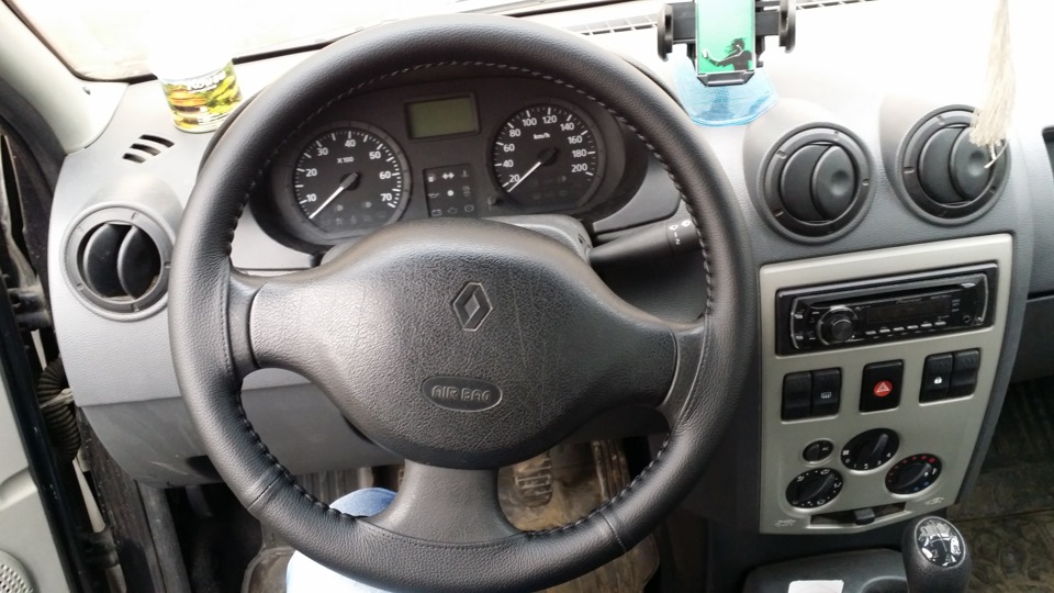 Оплетка руля из натуральной кожи. — Renault Logan (1G), 1,4 л, 2009 ...