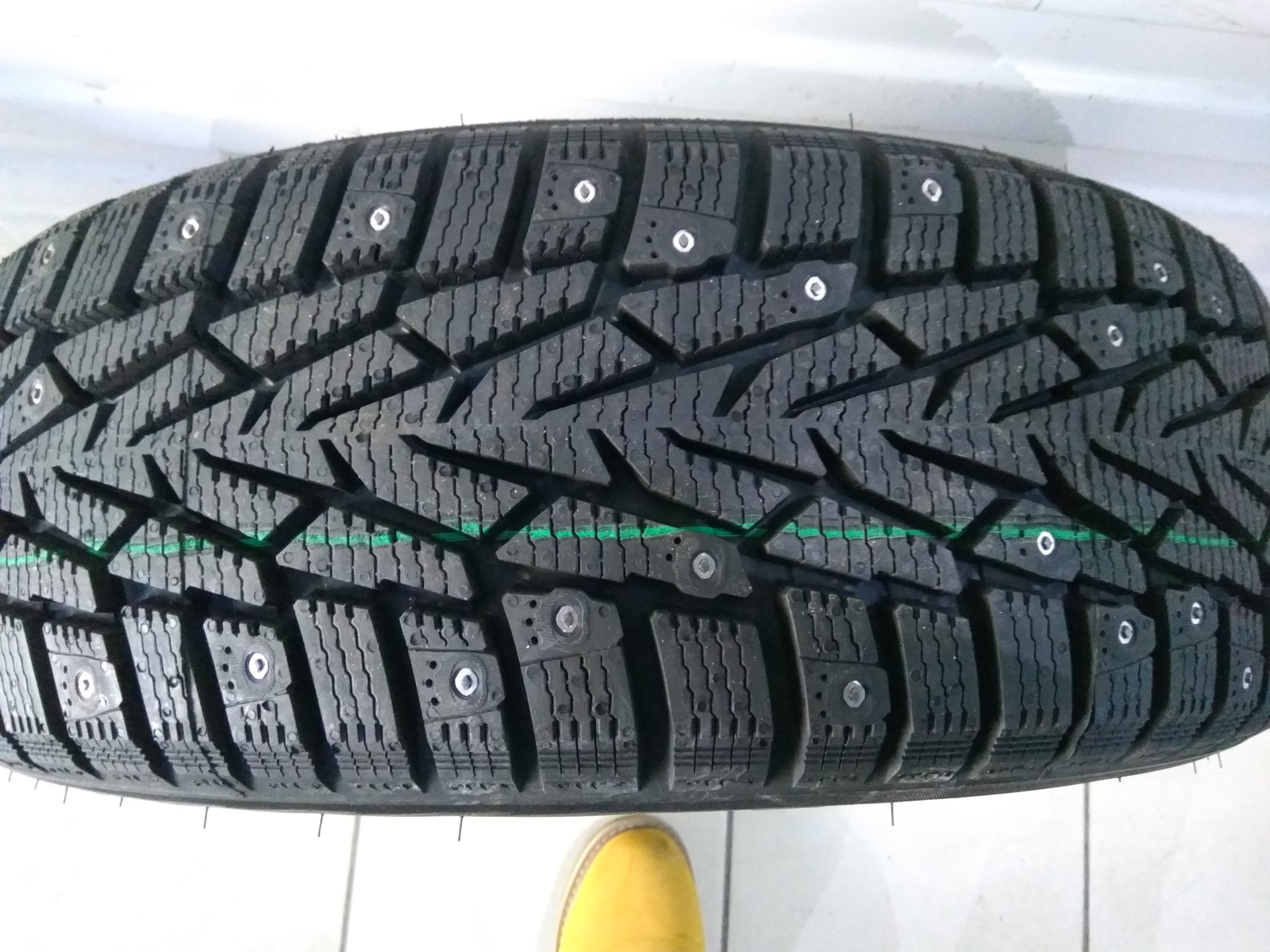 Зимняя резина 215 65 r17. Nokian Hakkapeliitta 7 SUV.