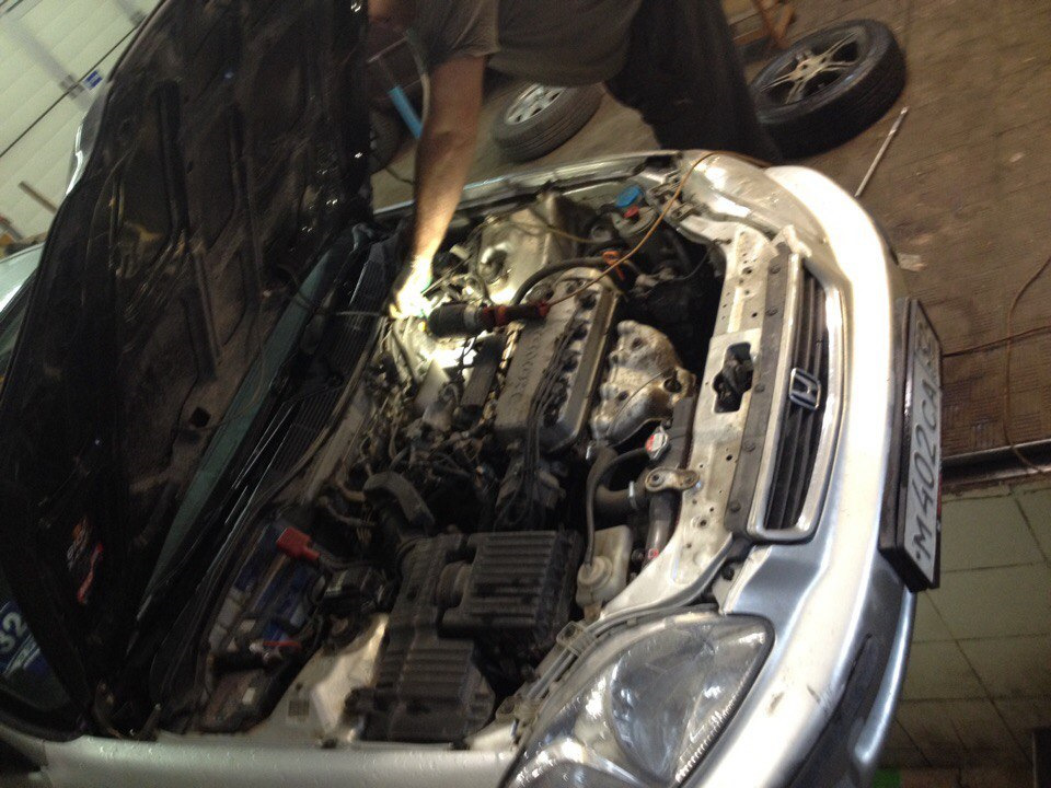 Замена верхней шаровой опоры Хонда сивик 6 — Honda Civic Hatchback (6G ...