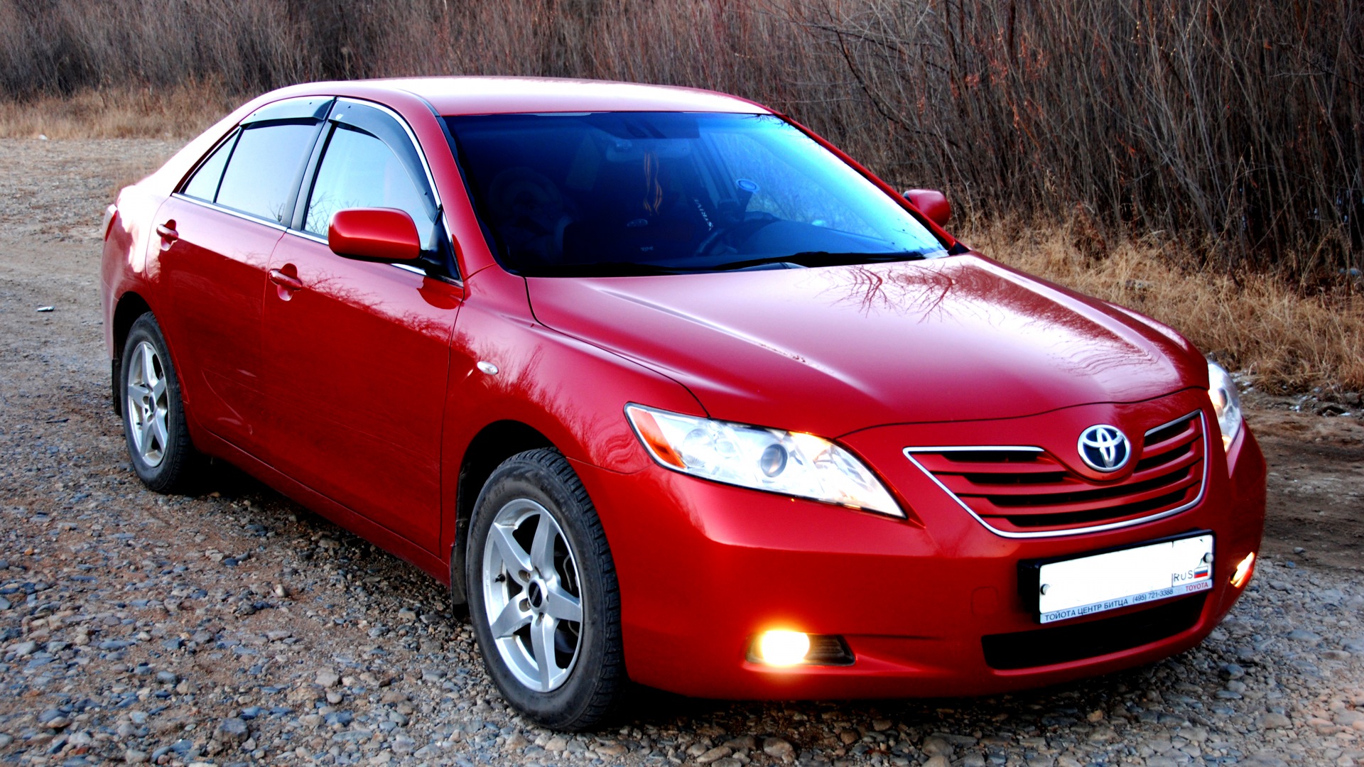 Toyota Camry 55 красная