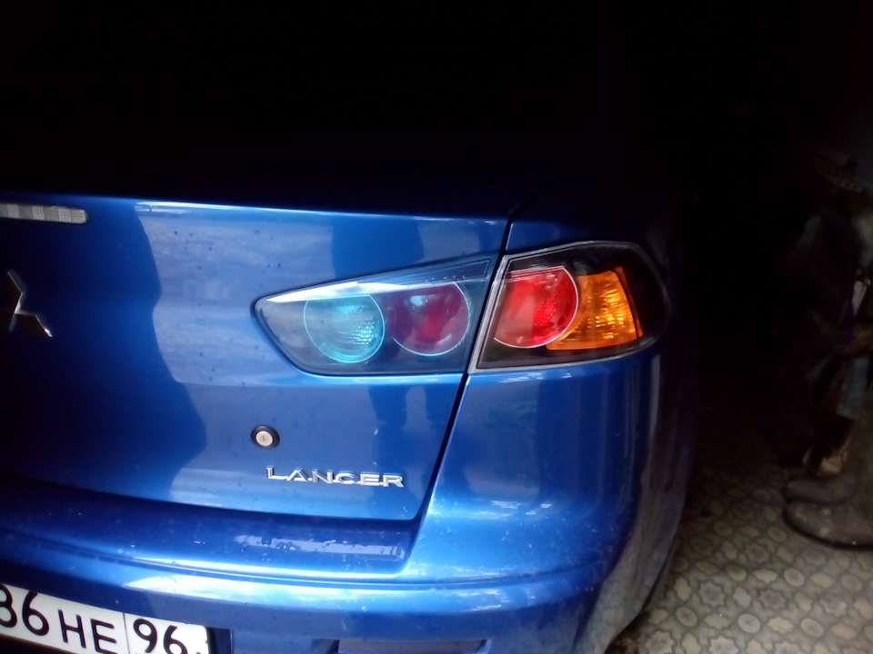 Снимаем лак с фонарей — Mitsubishi Lancer X, 1,5 л, 2010 года ...