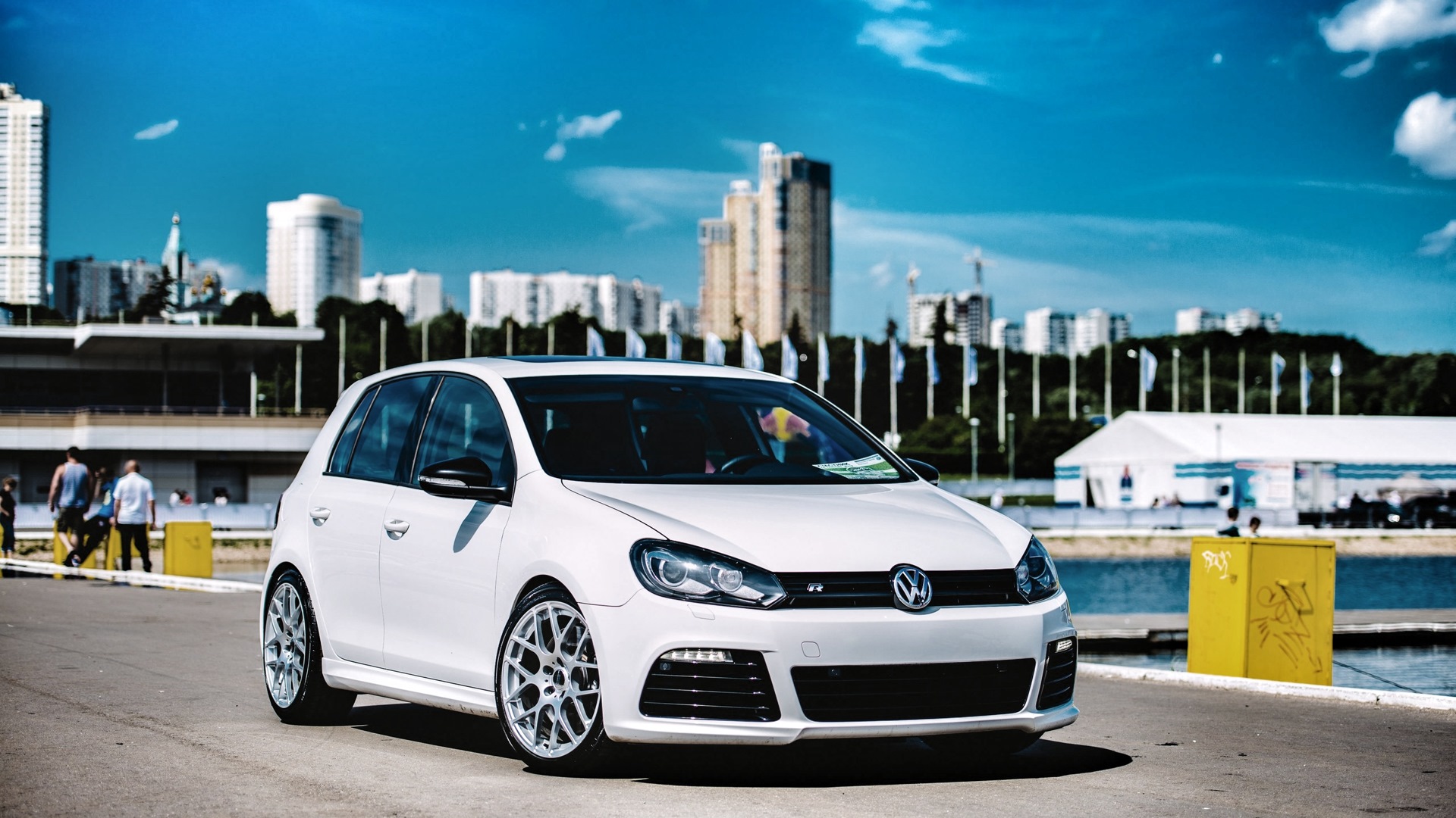 Белый чёрный Volkswagen Golf 6