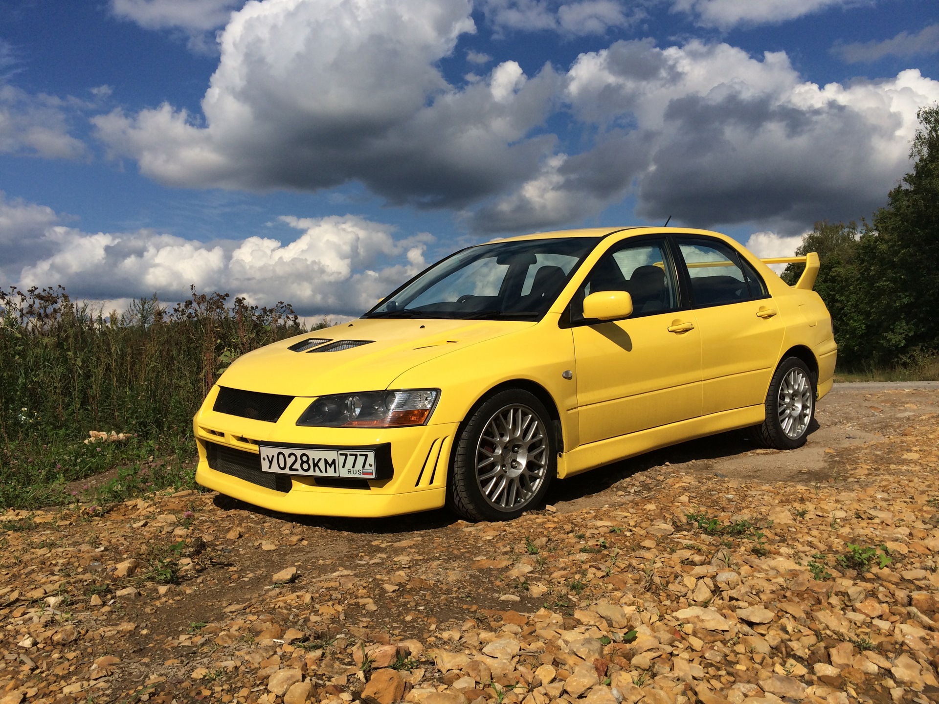 Желтый 7. Лансер Эволюшн желтый. Жёлтый EVO IX бок. Желтый Lancer EVO Кемерово. Lancer EVO желтый Красноярск.