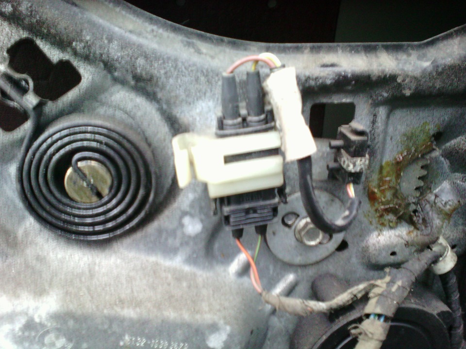 Разборка водительской двери. — BMW 7 series (E32), 3 л, 1990 года ...