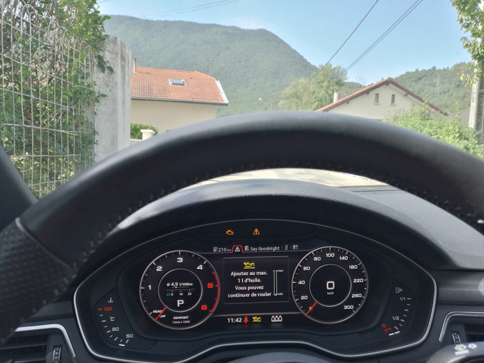 Подарочная литровая канистра от дилера пошла в ход несколько раньше, чем я ожидал. — Audi A4 (B9)