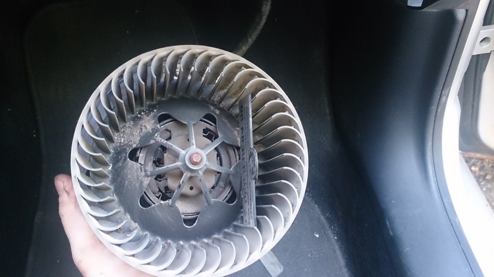 Дисбаланс крыльчатки вентилятора печки — Skoda Octavia A5 Mk2, 1,6 л ...