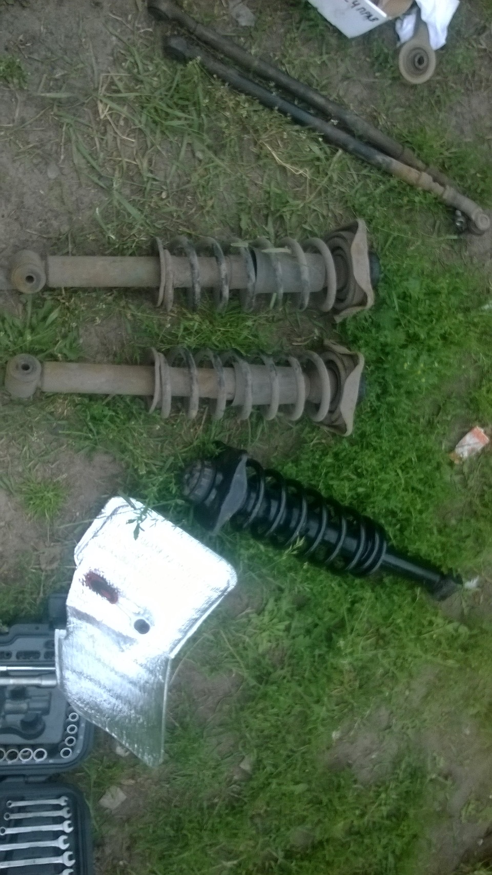 Лопнула задняя пружина — Audi 100 (C4), 2,5 л, 1992 года | поломка | DRIVE2