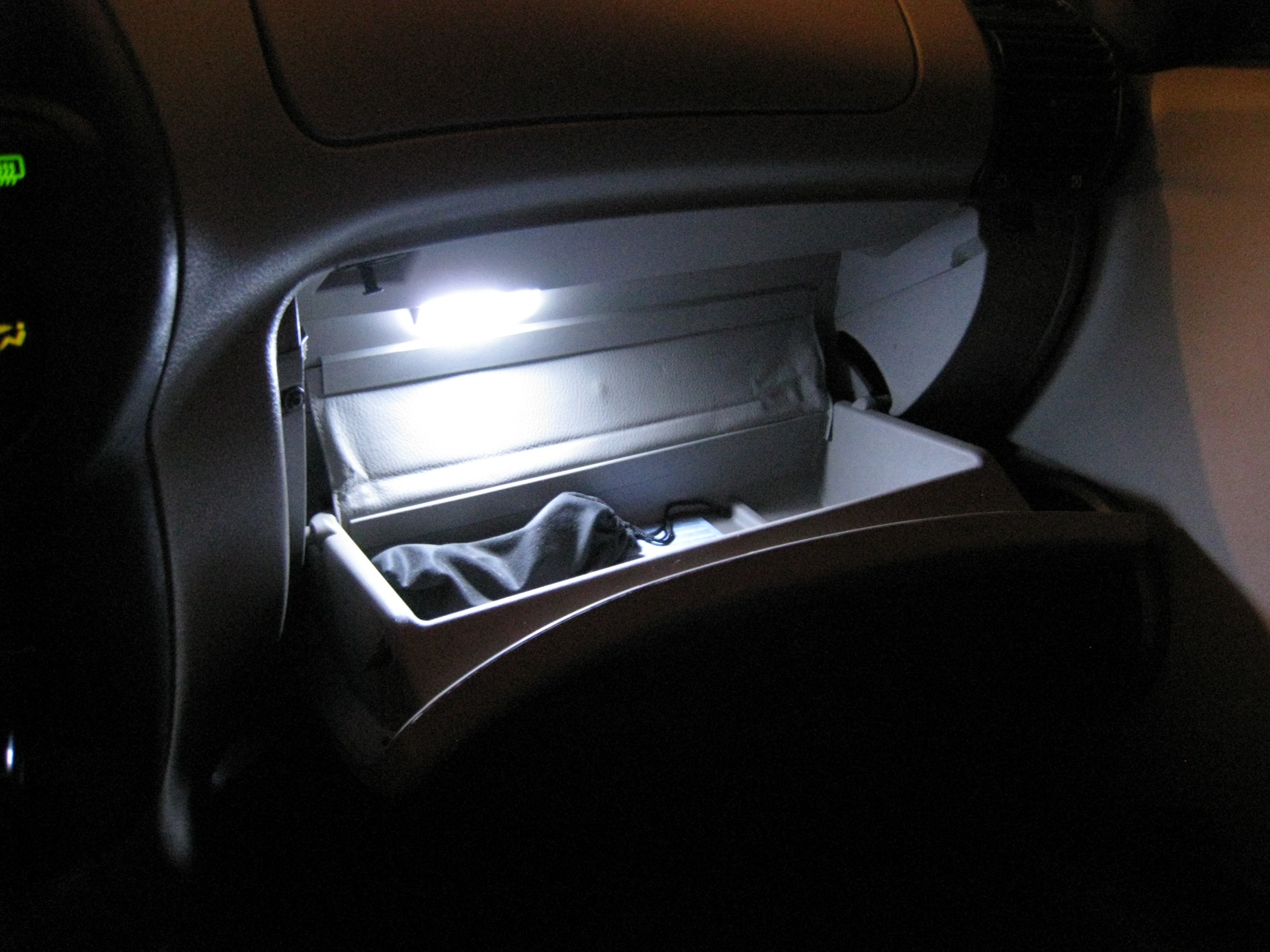 освещение перчаточного ящика