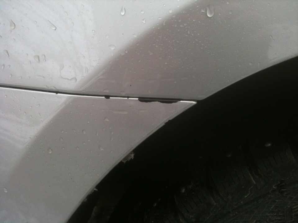 Скол краски на заднем крыле. Куга 2 лкп. Толщина краски хендай солярис. Антискол универсальный для колесных арок стрелка (комплект на 2 арки). Царапина на бампере.