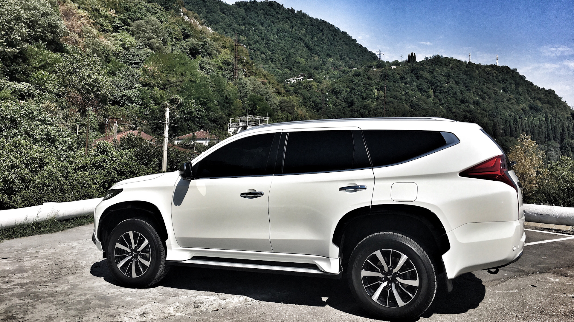 Паджеро спорт 3 2.4 дизель. Mitsubishi Pajero Sport серебряный 2015. Pajero Sport 3 Tuning. Mitsubishi Pajero Sport III 2023 тюнинг.