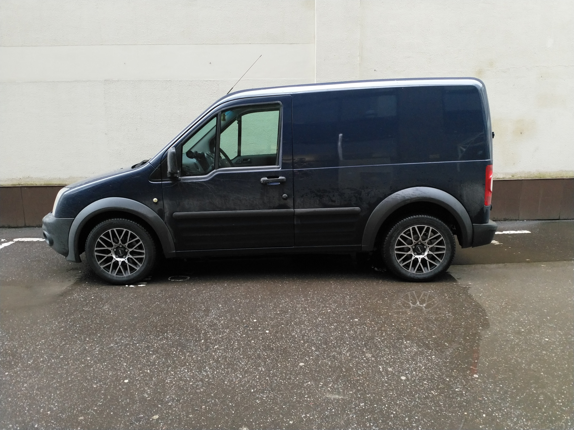 Диски форд транзит. Диски на Ford Transit connect. Transit connect на r18. Ford Transit connect Wheels. Транзит Коннект на 17 дисках.