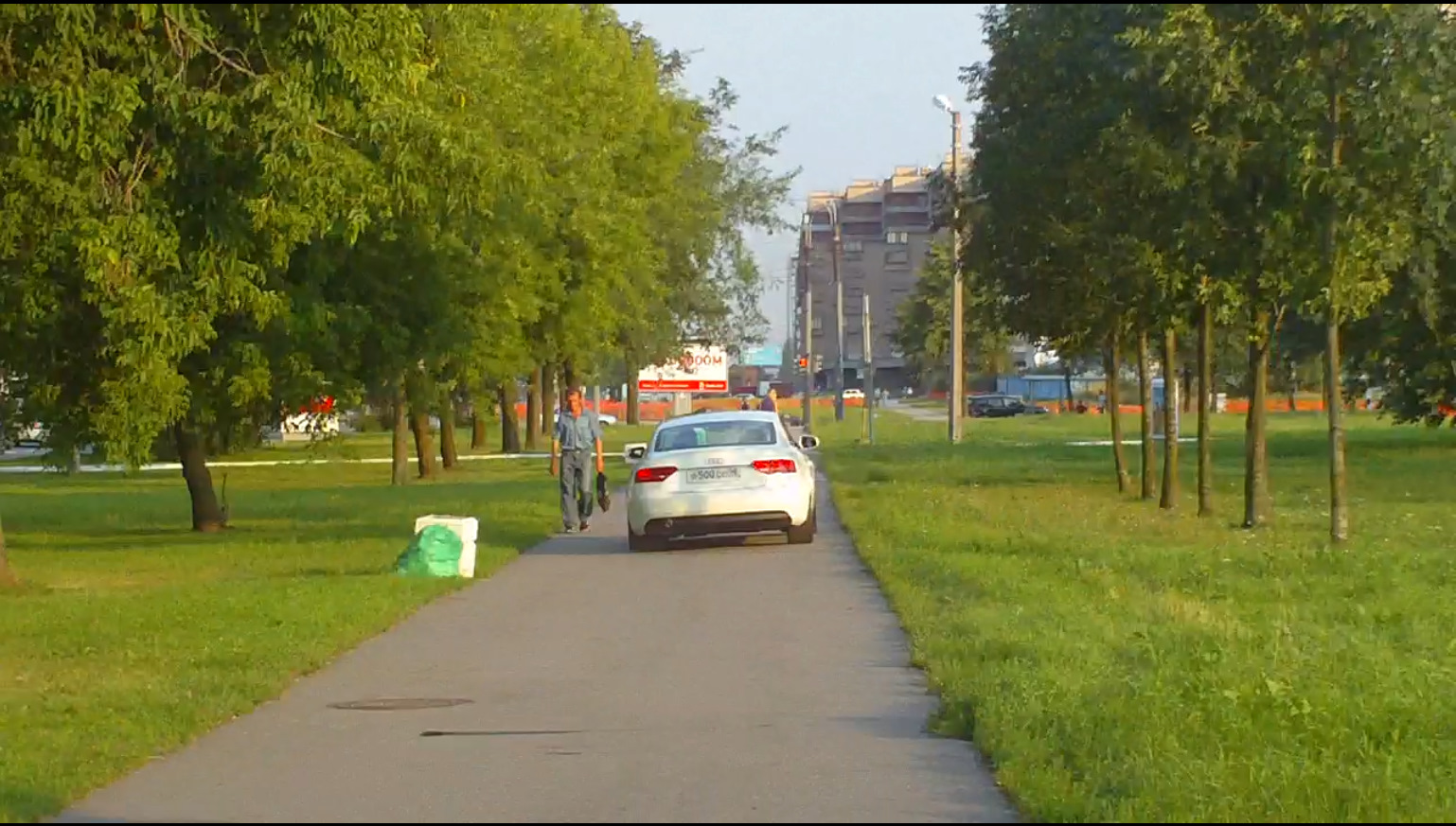 Запретить движение любых транспортных средств тротуару