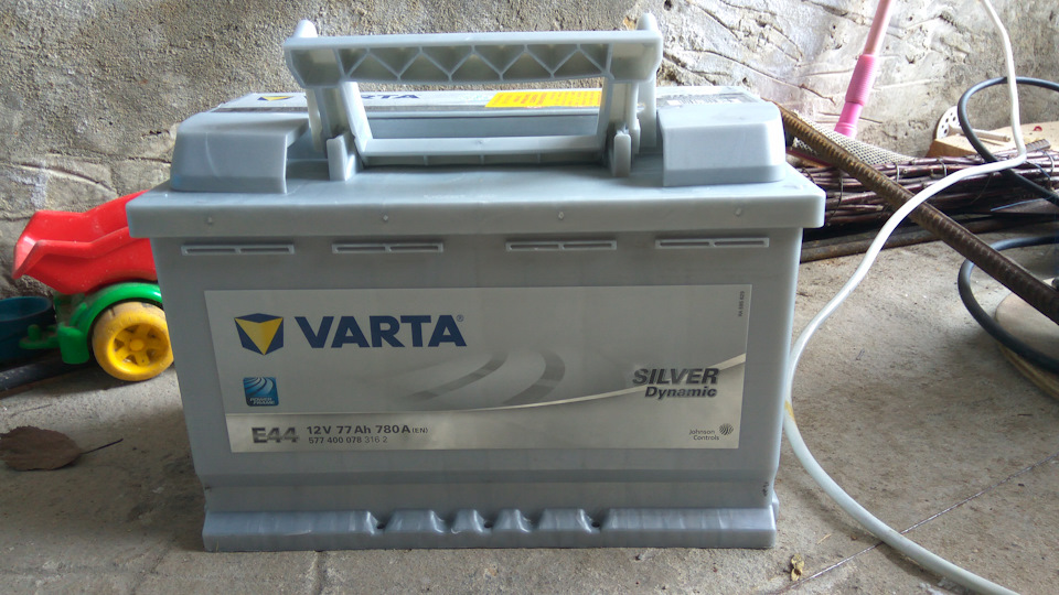 5774000783162 Аккумулятор автомобильный Varta Silver Dynamic E44 6СТ-77 ...