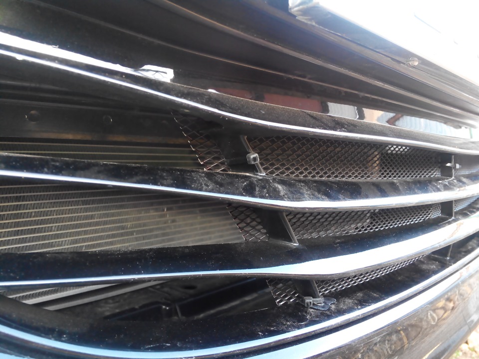 сетка на радиаторную решетку — Hyundai i40, 2 л, 2014 года | другое ...