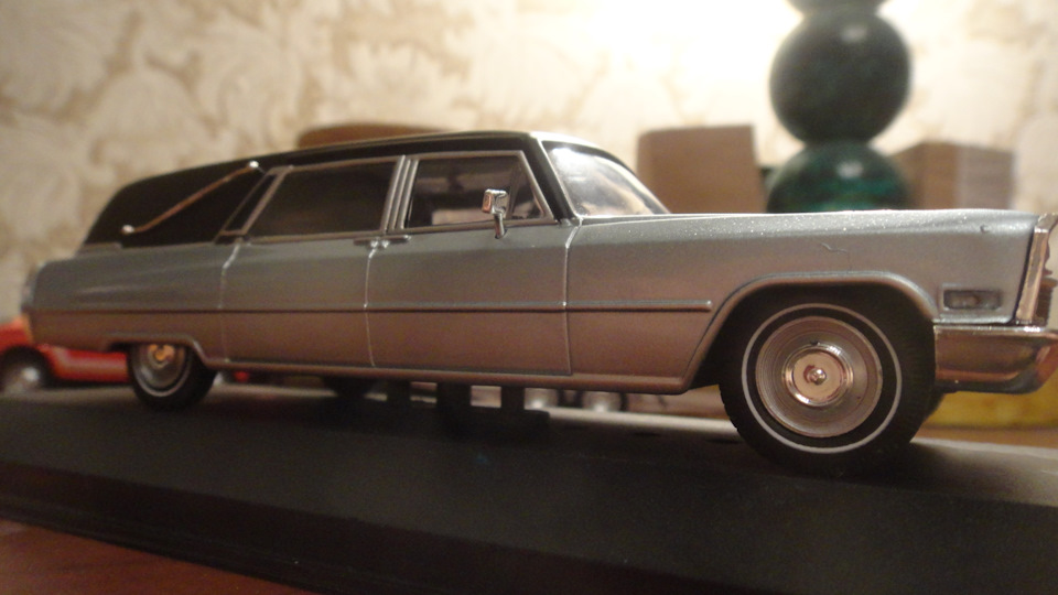 Amazon.co.jp: White Box Cadillac Hearse 1966 1of1000 pcs White Box : Home &  Kitchen