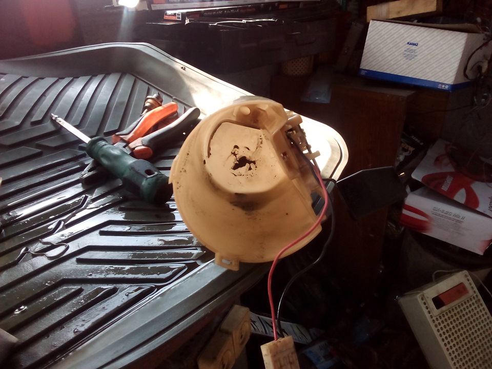 смена топливного фильтра) — Honda Fit (1G), 1,3 л, 2002 года | плановое ...