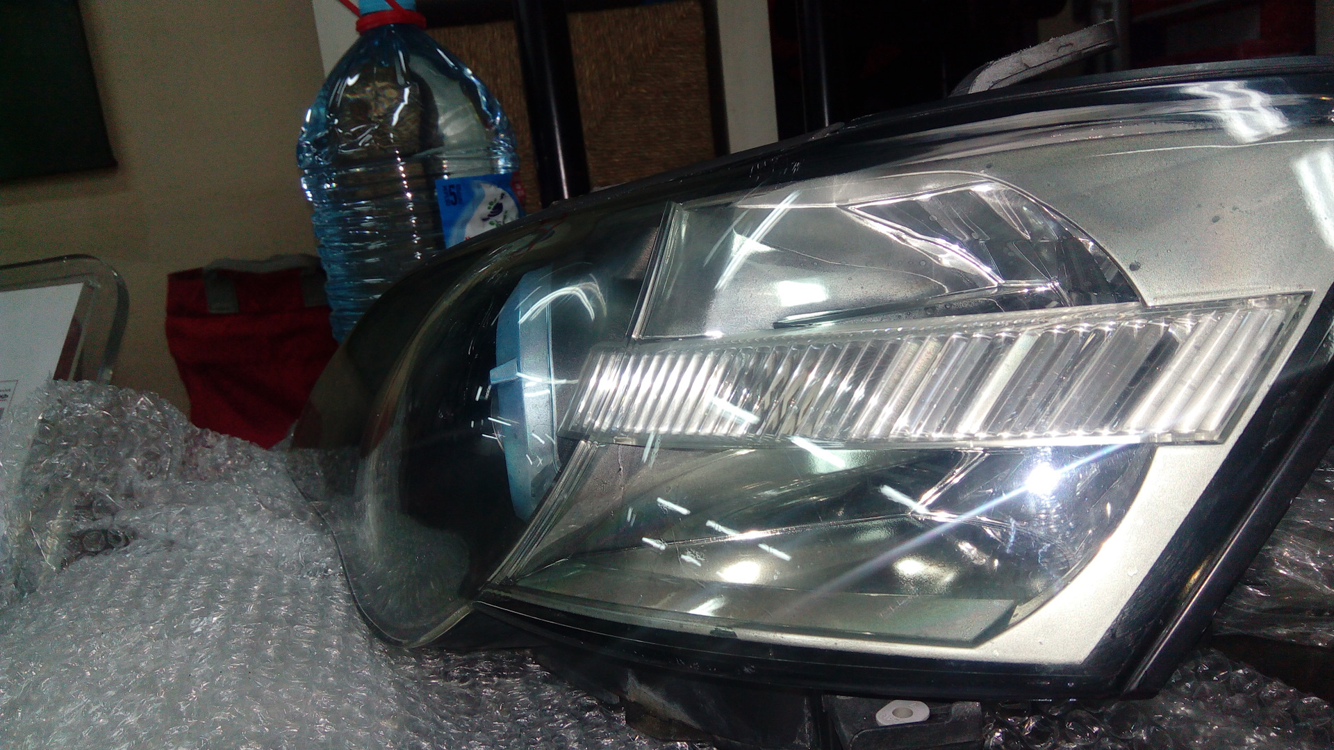 Снять фару на субару. Снять фару на субару. Фары subaru outback bh. Снять фару на субару. Субару аутбек 2010 линзы.