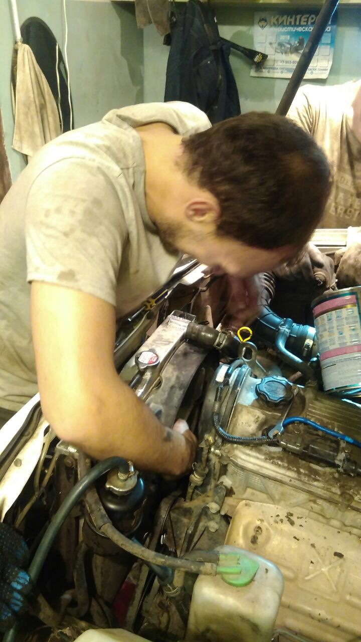 Саныч в третий раз за неделю снимает генератор — Suzuki Jimny (1G)