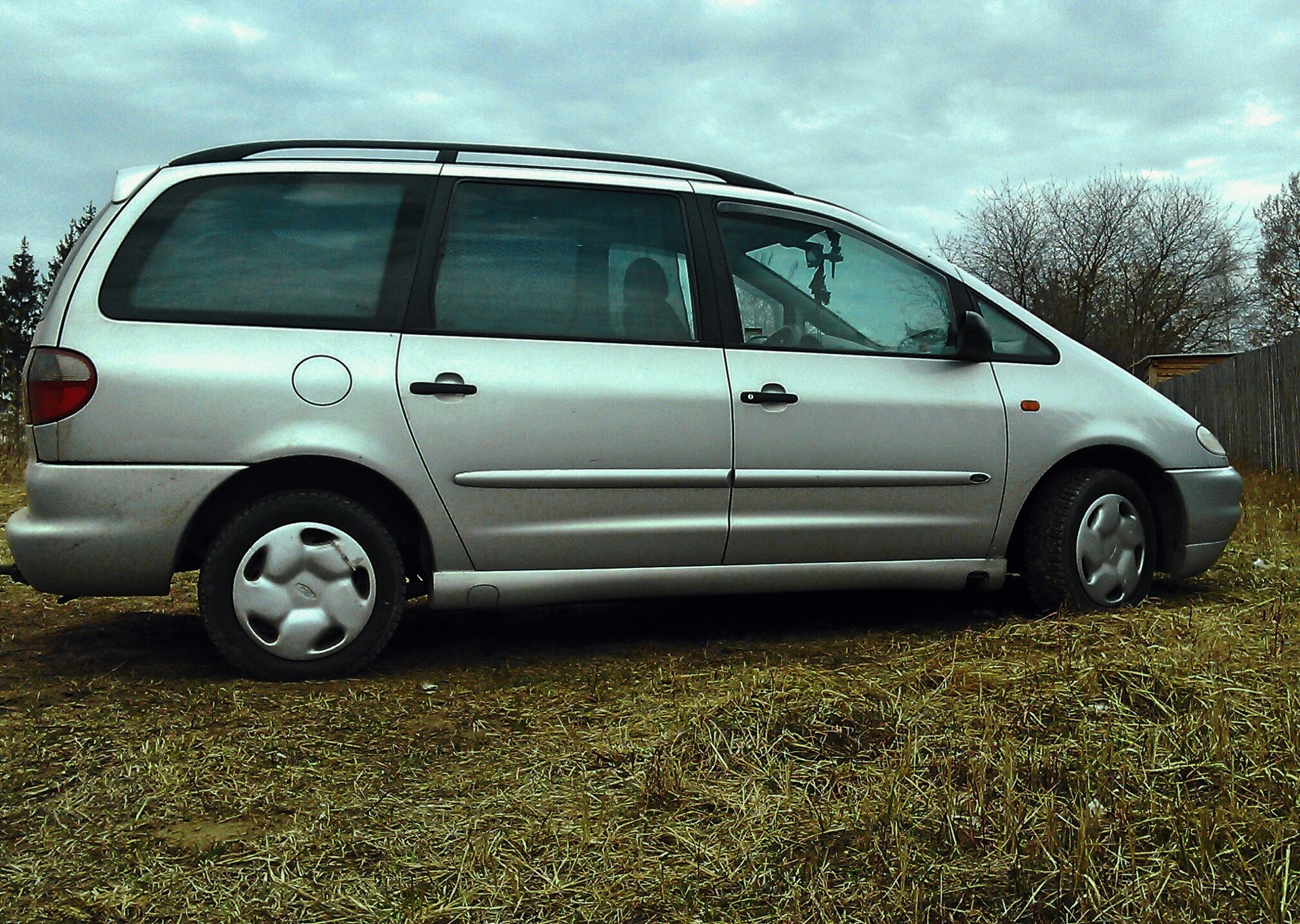 Ford galaxy 1 поколения. Форд галакси 1997. Форд Гэлакси 1997. Форд гелакси 1 покаление. Форд галакси 1997 года.