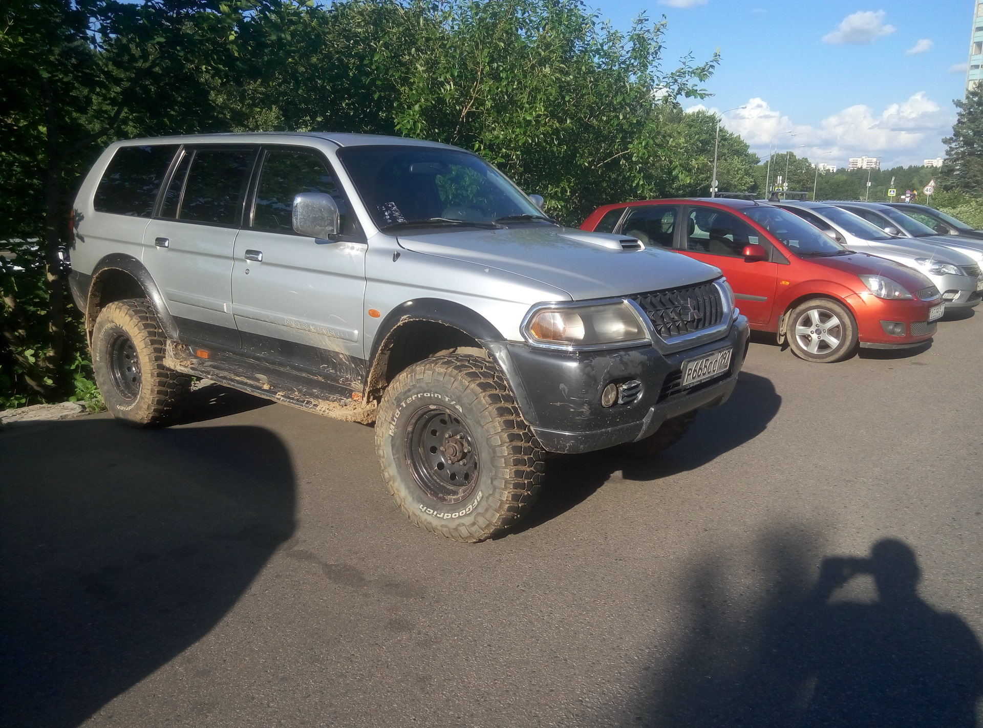 Паджеро спорт 1 стекло. Pajero Sport 2002. Паджеро спорт 2002 года.