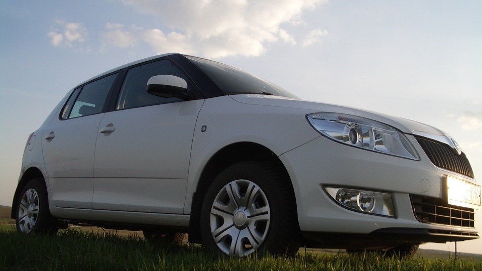 Skoda Fabia Белая Фаба