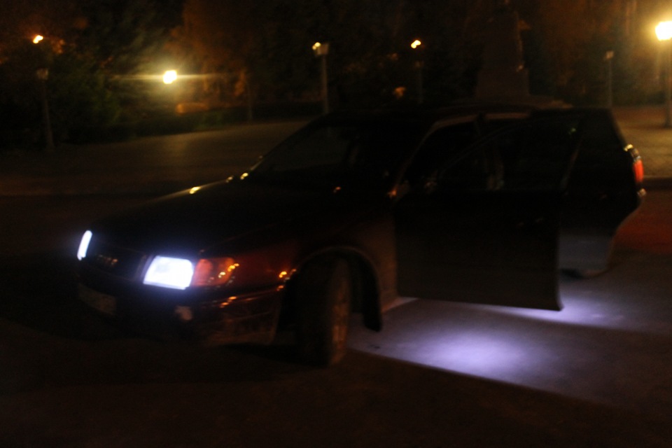 Подсветка околодверного пространства — Audi 100 (C4), 2 л, 1991 года ...