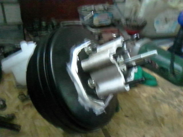 Почти готов я всё замазал герметиком чтобы влага в салон не шла — Nissan Navara (2G)