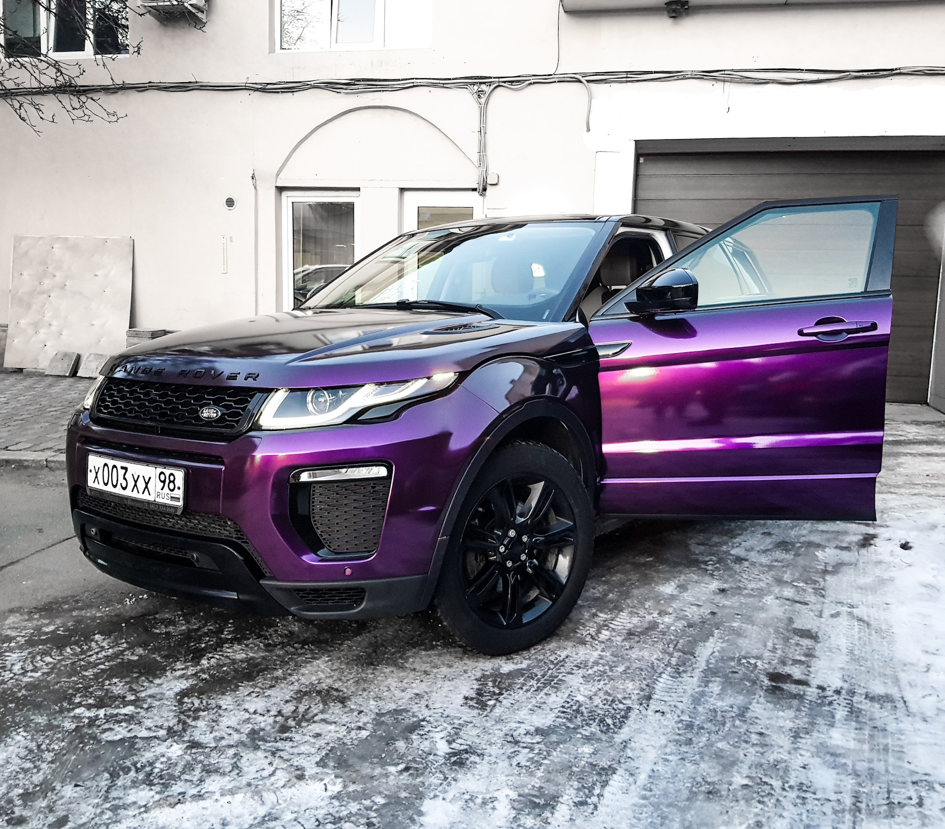 Range Rover Evoque розовый