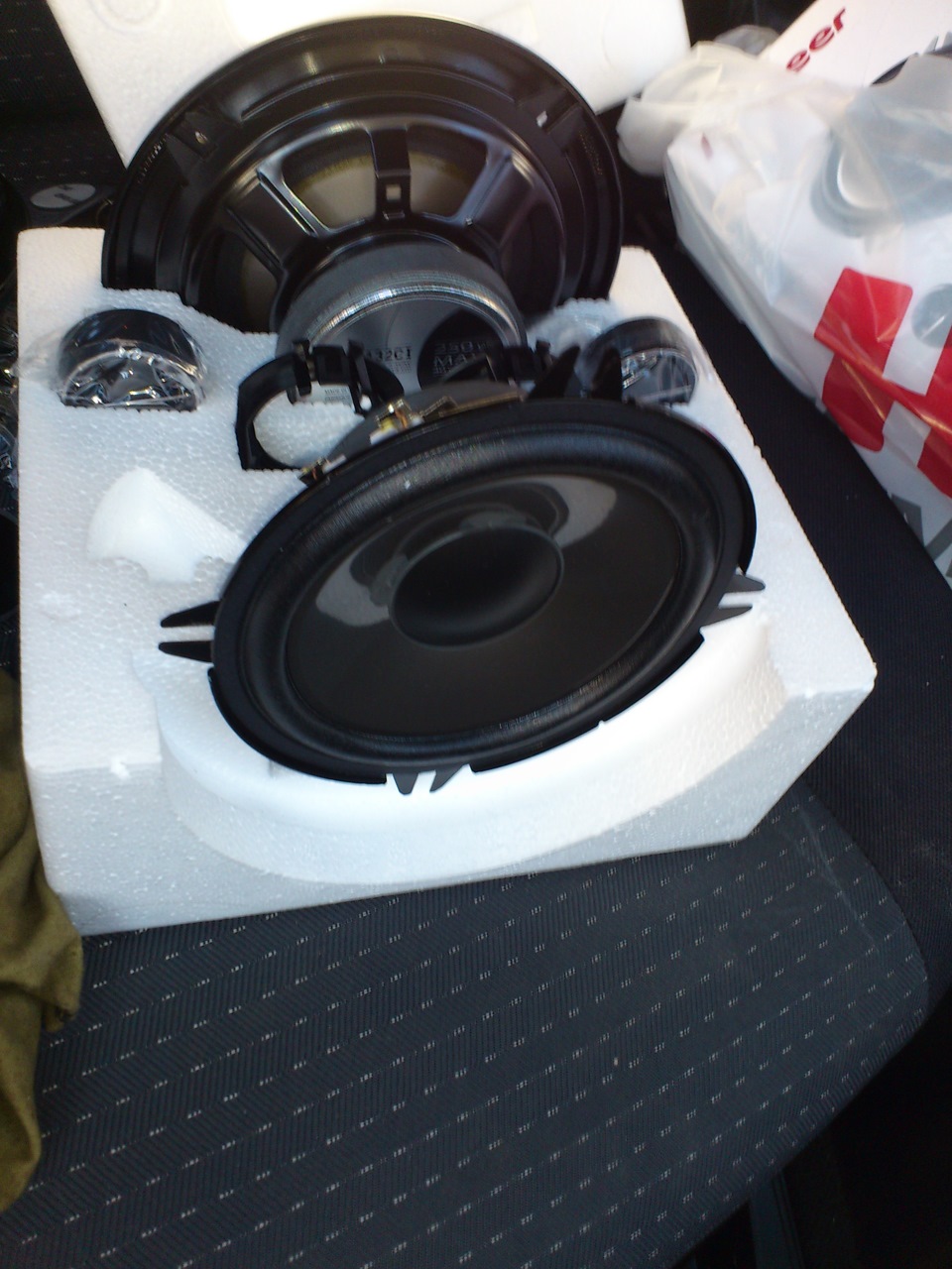 замена штатных передних колонок — DRIVE2