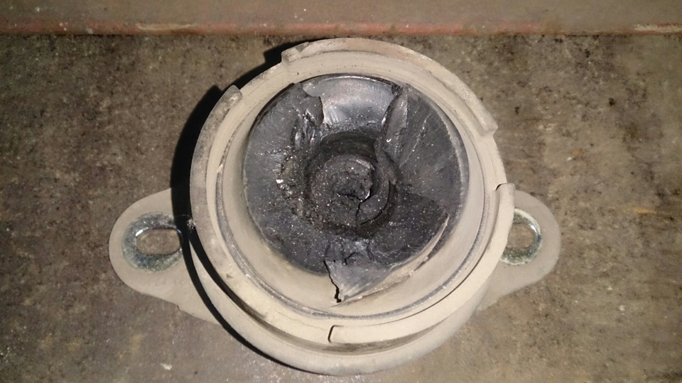 Замена нижней подушки двигателя — Peugeot 407, 2 л, 2006 года | своими ...