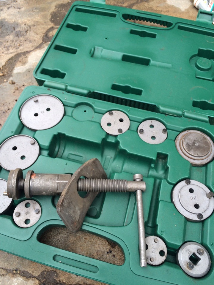 Замена задних колодок заняла 15 минут) — Hyundai Elantra (5G), 1,6 л ...