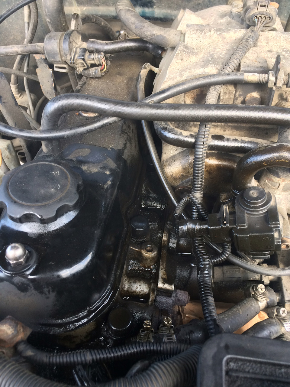 Давит масло из под крышки верхней — Great Wall Deer, 2 л, 2005 года ...