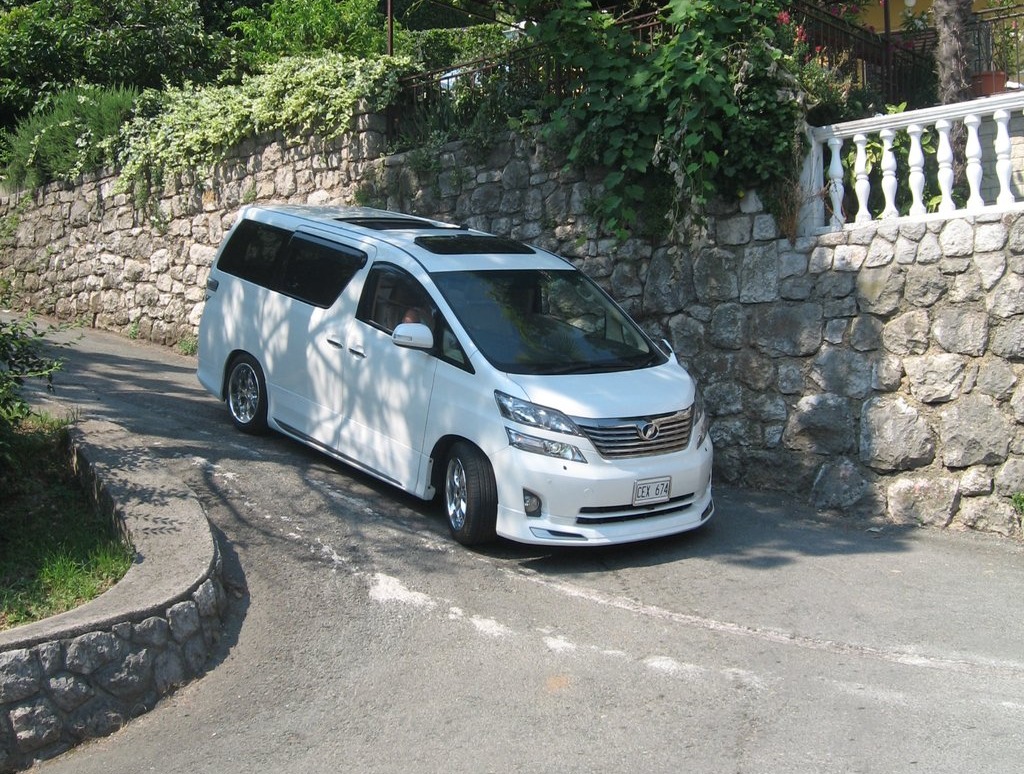 Семейный лайнер мечты — Toyota Vellfire — DRIVE2