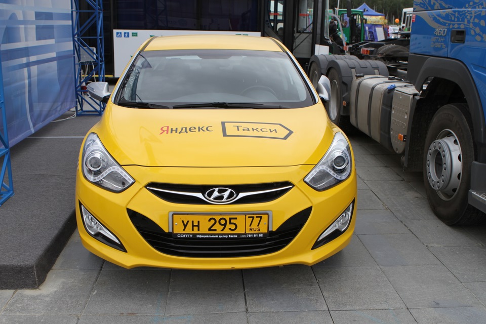 Желтые номера. Hyundai i40 такси. Hyundai i40 Yellow. Hyundai i40 жёлтый цвет. Хендай ай 40 такси.