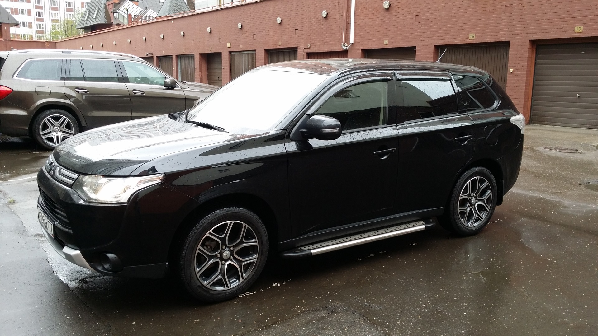 Колеса outlander 3. Mitsubishi Outlander 2013 на r18. Диски на Mitsubishi Outlander 3. Митсубиси Аутлендер r19. Mitsubishi Outlander 3 на 19 дисках.